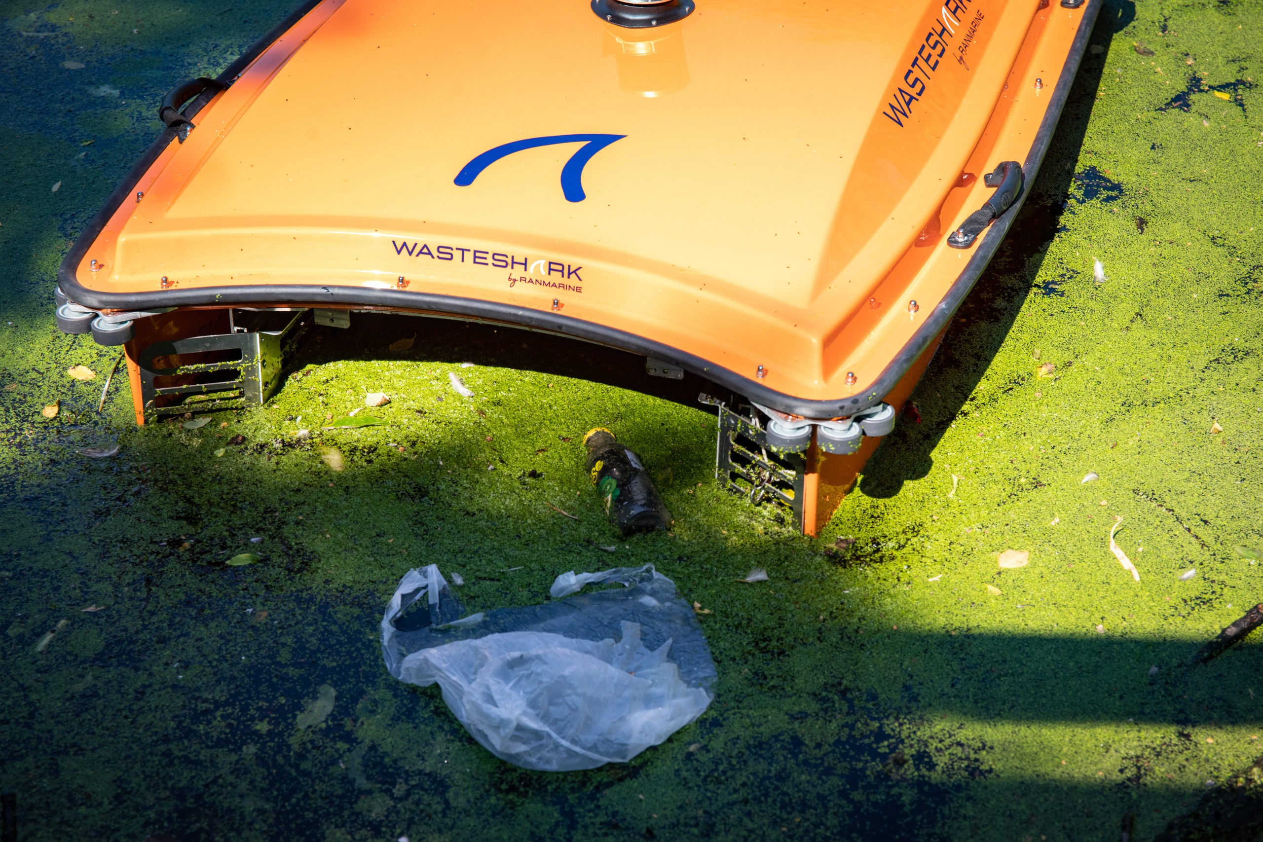 RanMarine Wasteshark collecting Algae and Plastic out a body of water