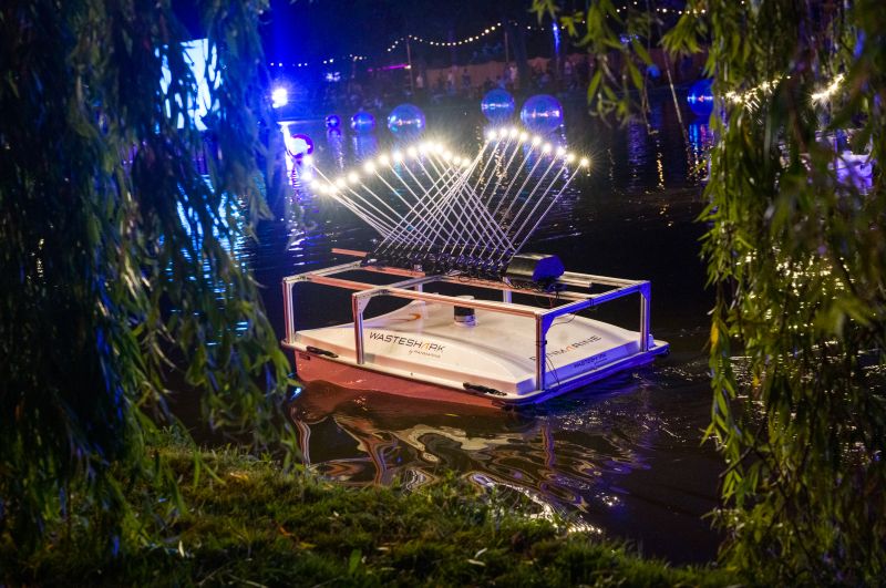 Toffler festival SEPIA floating art