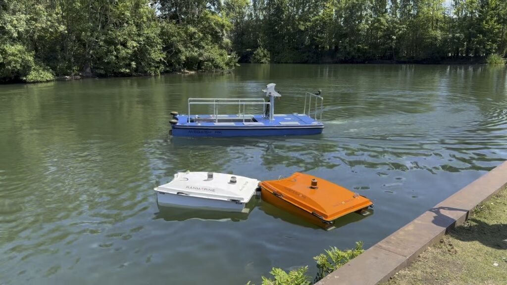 Beyond the Riverbank: Why Autonomous Clean-Up is Vital for UK Waterway Restoration 1 An autonomous MegaShark and two WasteSharks on a restoration process on a natural body of water
